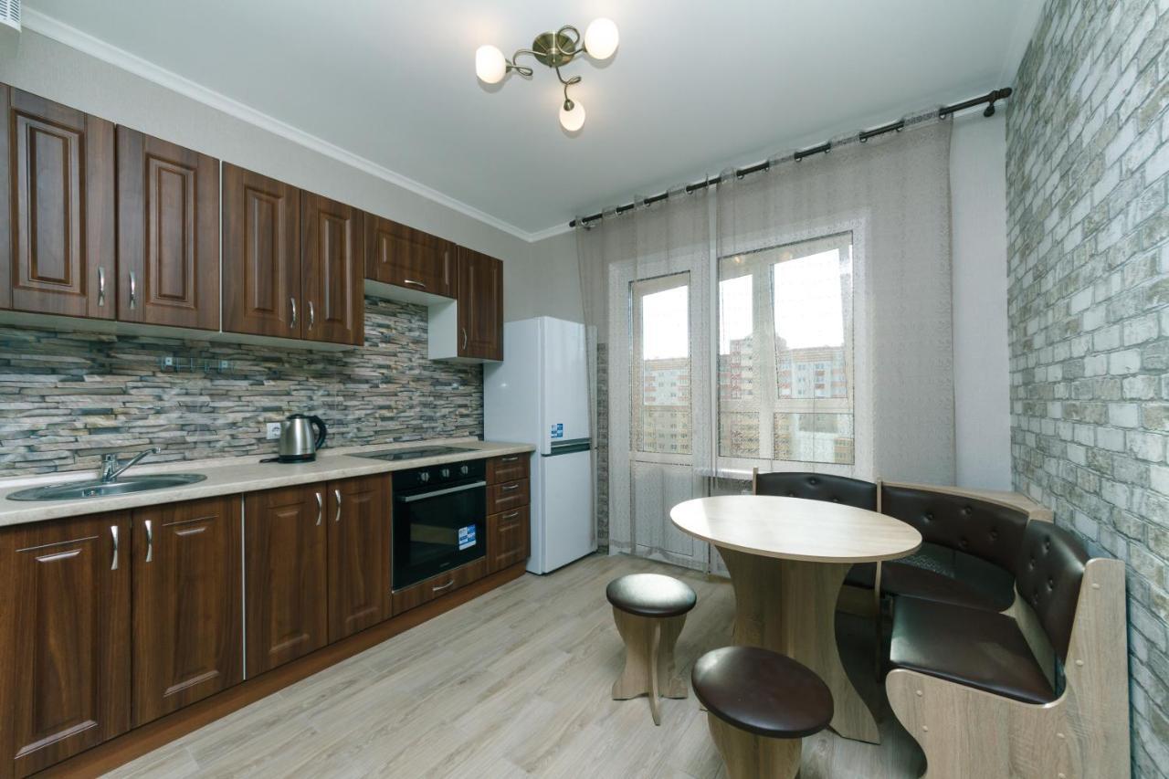 Poznyaky Apartments Patriotika Kiev Exterior foto